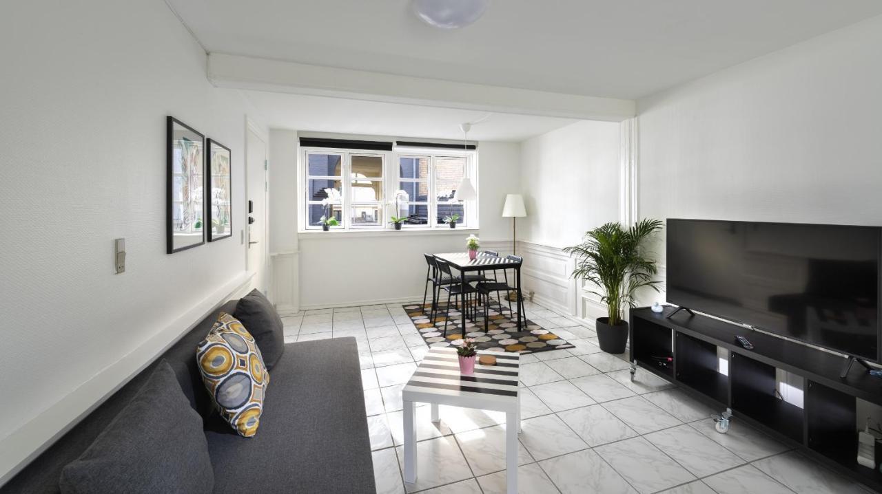Aday - Apartment Suite 1 Aalborg Center Bagian luar foto